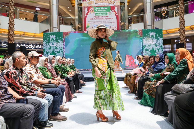 Buka Loka Batik 2025, Pemkot Surabaya dan Dekranasda Ajak Gen Z Lestarikan Warisan Budaya dan Bangkitkan UMKM