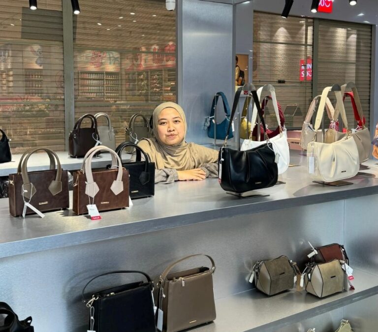 Dari Mahasiswa FIB ke CEO: Perjalanan Karier Alumni UNAIR di Flicka Fashion Indonesia