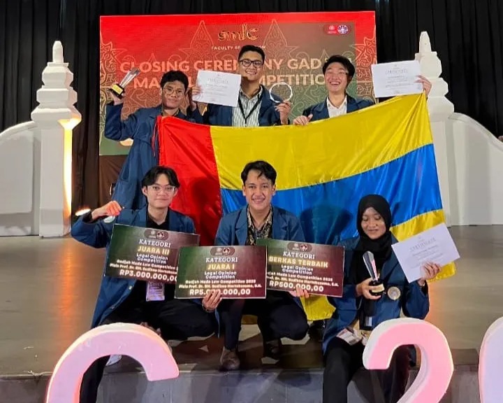 Mahasiswa FH UNAIR Borong 3 Penghargaan Gadjah Mada Law Competition 2025