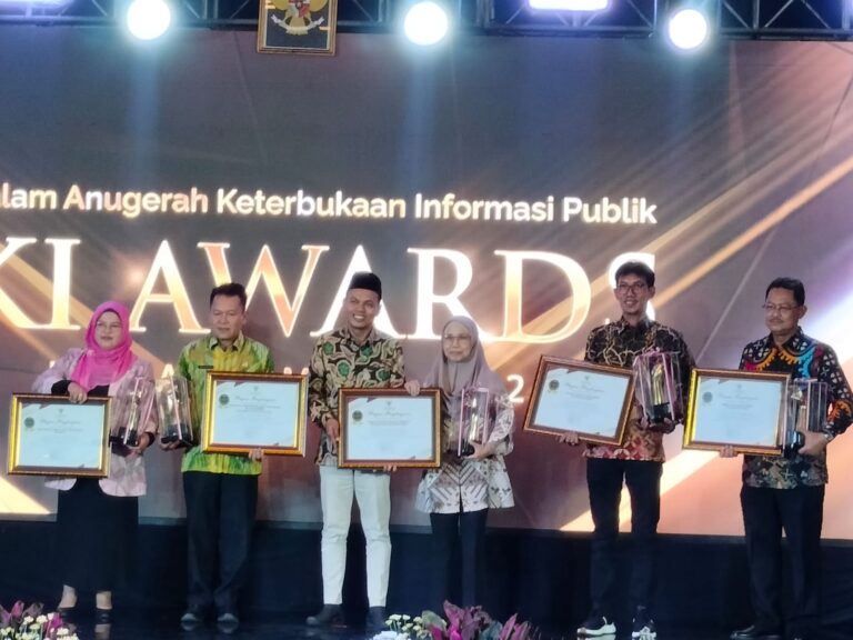 Kemendukbangga/BKKBN Perwakilan BKKBN Provinsi Jawa Timur Raih Penghargaan di Ajang KI Awards Jawa Timur 2025