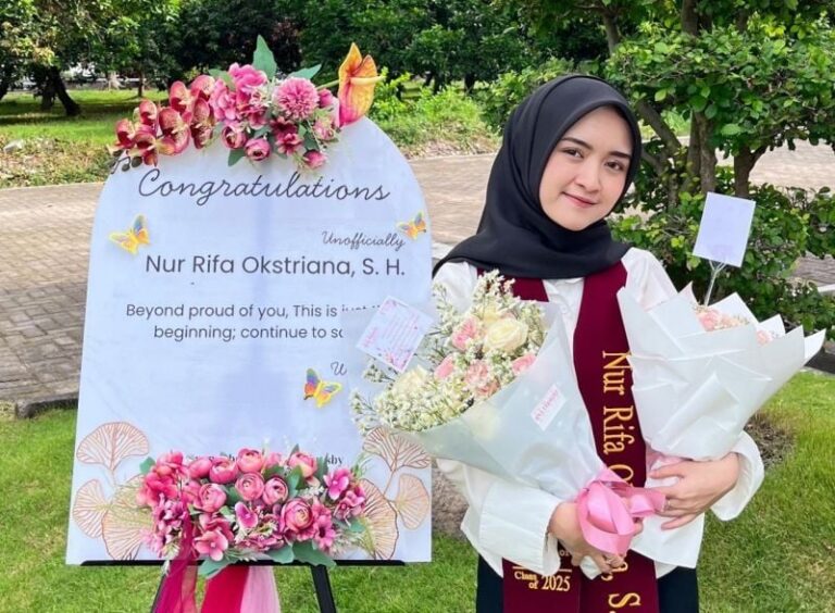 Lulusan Terbaik FH, Nur Rifa Okstriana Terinspirasi Jaksa Agung ke-17 RI yang Ditakuti Koruptor