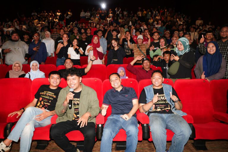 Walikota Eri Nobar Film Karya Arek Suroboyo “Pesugihan Setan Gagak” di TP