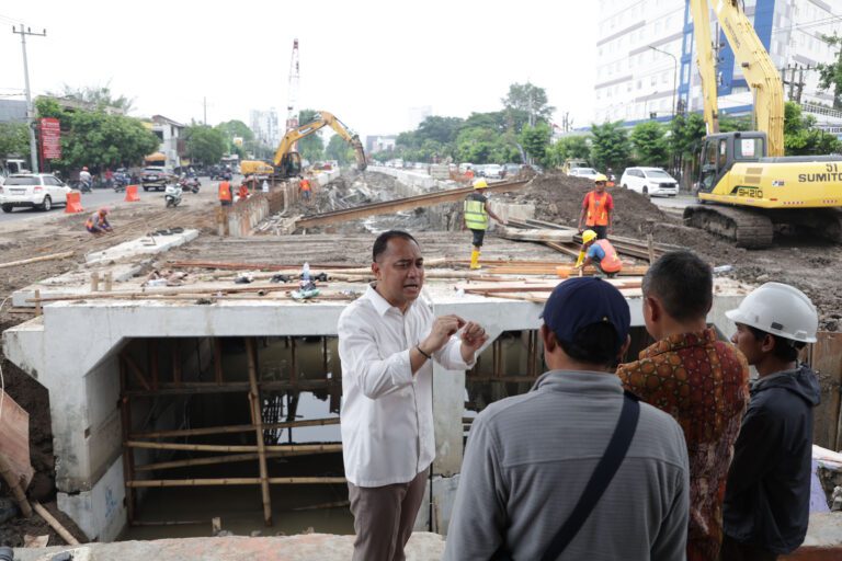 Wali Kota Eri All Out Kawal Rumah Pompa Prapen, Target Genangan Surabaya Timur Tuntas!