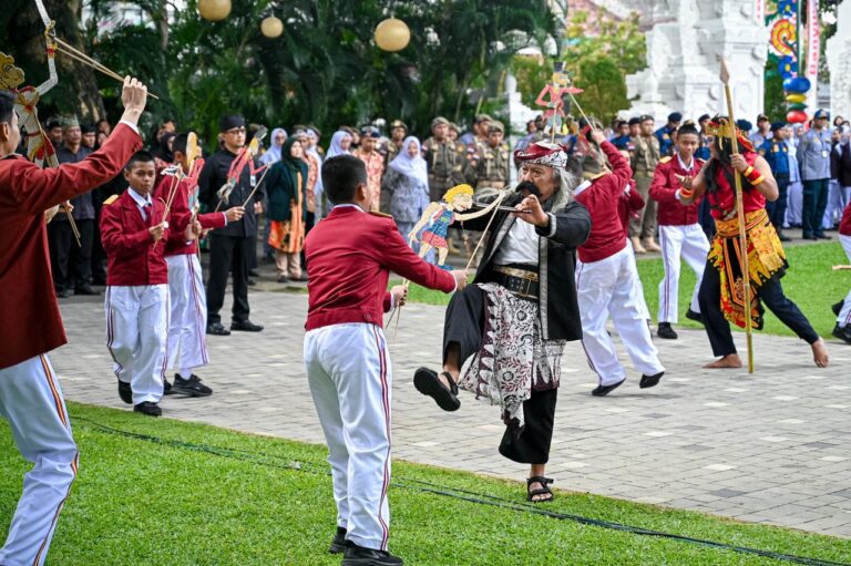 Siswa Sekolah Rakyat Banyuwangi Meriahkan Hari Jadi Banyuwangi (Harjaba) ke-254