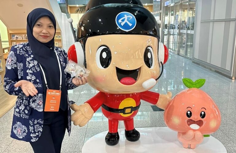 Guru SMPN 22 Surabaya Wakili Indonesia di 4th International Conference on Education 2025 di Korea Selatan