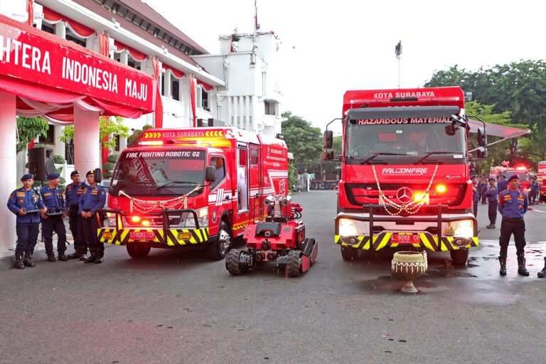 Lawan Kebakaran Kimia dan Medan Berbahaya, Surabaya Kerahkan Robot hingga Mobil Hazmat