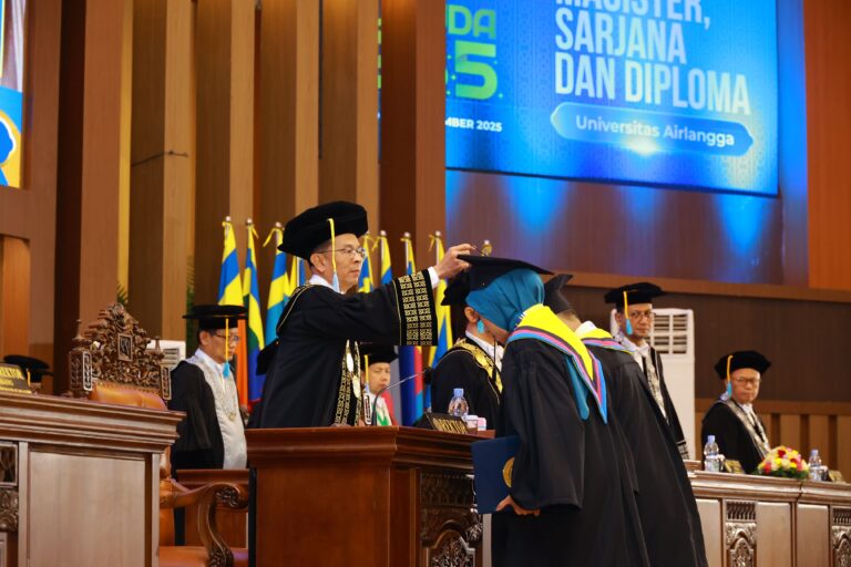 Lepas 813 Wisudawan, Rektor Serukan Kepedulian Terhadap Lingkungan dan Kontribusi Nyata Lulusan