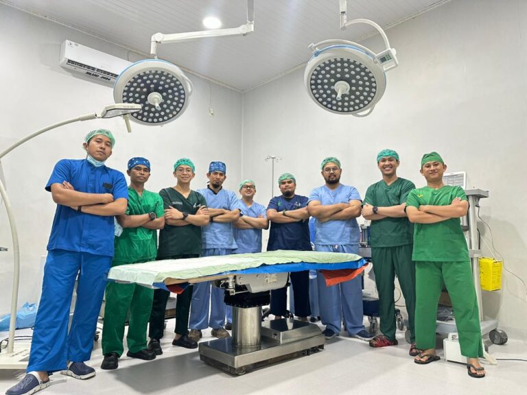 Tim UNAIR-Perdatin-PABOI-RSUD Dr Soetomo-IDI dan IPOTI Inisiasi Operasi di RSUD Aceh Tamiang