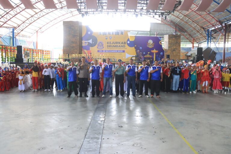 Pelajar Bojonegoro Unjuk Bakat di Kejurkab Drumband 2025