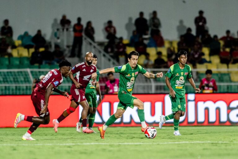 Duel Sengit PSM vs Persebaya Berakhir Sama Kuat