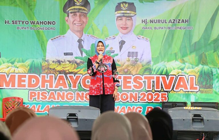 Wakil Bupati Bojonegoro, Nurul Azizah, resmi membuka Medhayoh Festival Pisang Ngambon bertajuk “Kalah Rupo Menang Roso” yang digelar di halaman Kantor Kecamatan Ngambon