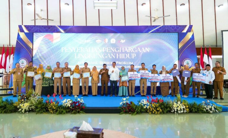 Pemkab Bojonegoro Berikan Penghargaan Lingkungan Hidup 2025