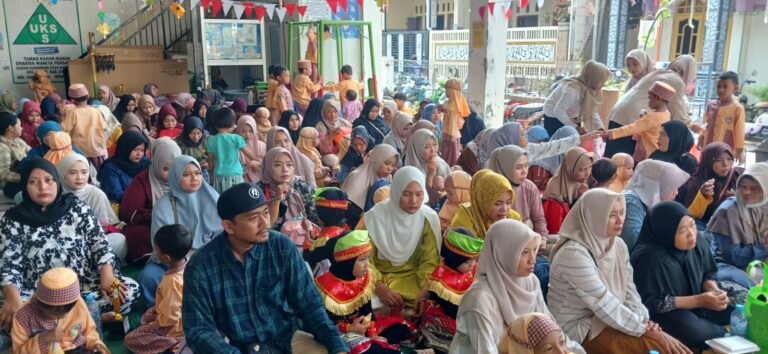 Universitas Wijaya Putra Berikan Edukasi Tumbuh Kembang Anak bagi Wali Murid TK DWP Karangan