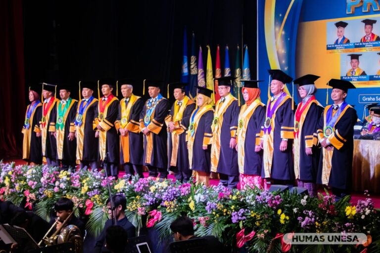 Jadi Lokomotif Transformasi, Unesa Kukuhkan 11 Guru Besar Berbagai Kepakaran, dari Ekologi Laut-Pesisir hingga Pragmasintaksis