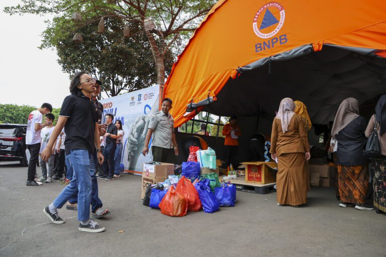 Pemkot Surabaya Salurkan Kembali Bantuan Logistik untuk Sumatera Lewat Jalur Laut