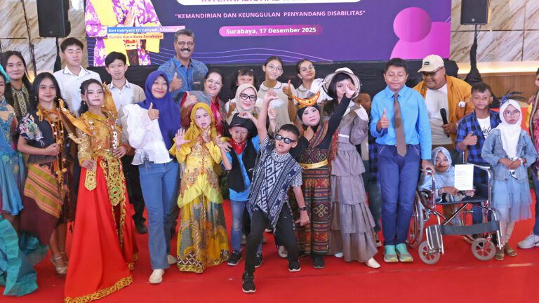 Hari Disabilitas Internasional 2025, Pemkot Surabaya Gelar Ajang Kreasi dan Apresiasi hingga Salurkan Alat Bantu