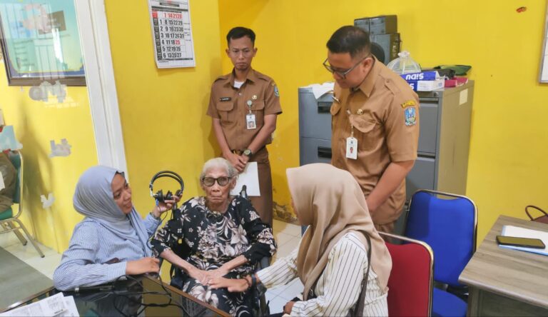 Pemprov Jatim-UPT PSTW Jombang Dukung Pendistribusian Alat Bantu bagi Disabilitas dan Lansia