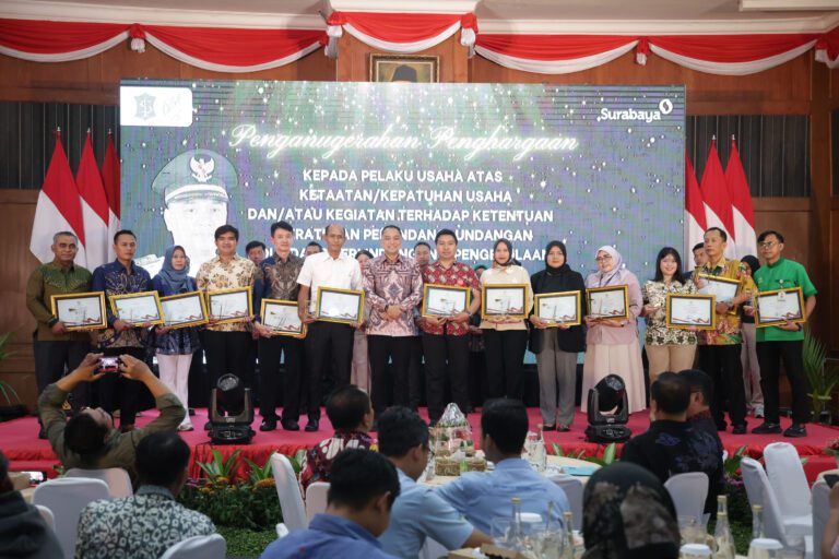 Wali Kota Eri Beri Penghargaan 26 Pelaku Usaha Taat Lingkungan