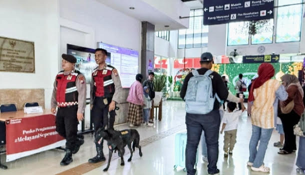 Tingkatkan Keamanan Pelanggan, KAI Daop 8 Gandeng Detasemen K9 Pada Angkutan Akhir Tahun