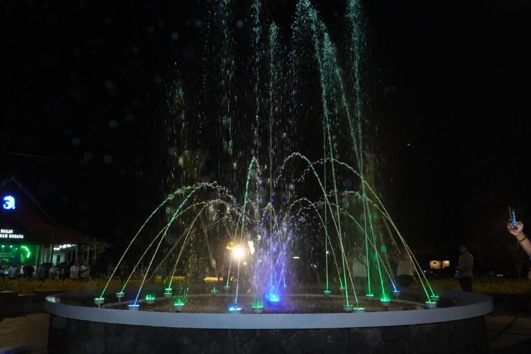 Air Mancur Menari Lengkapi Ruang Publik Kedua Di Lamongan