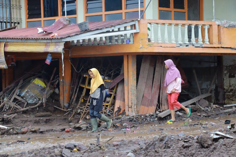 Soal Penetapan Status Bencana Nasional, Guru Besar UNAIR Tekankan Implikasi dan Kapasitas Hukum