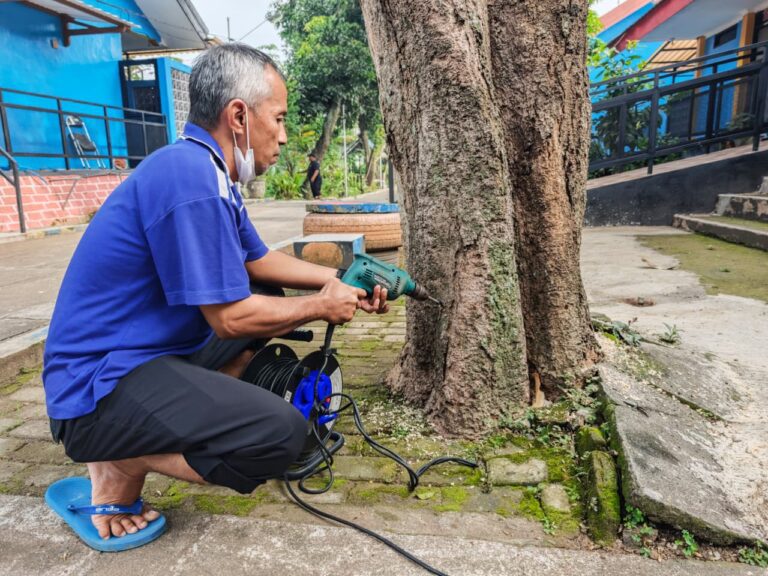 UPT RSBKW Kediri Lakukan Aksi Cepat Antisipasi Hama Ulat Bulu