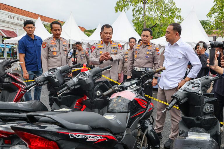 Gelar Bazar Pengembalian 1.050 Motor, Wali Kota Eri: Matur Nuwun Polrestabes Surabaya