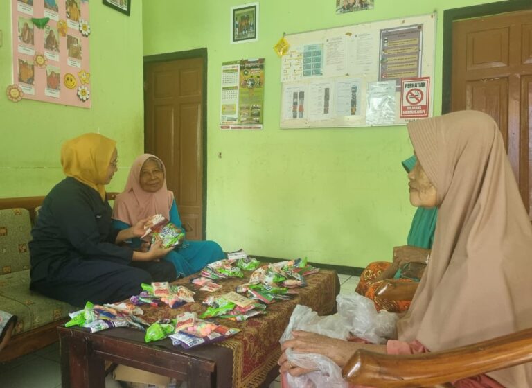 UPT PSTW Magetan Salurkan Paket Kebersihan untuk Ratusan Lansia