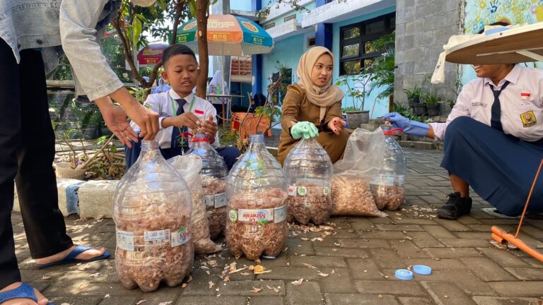 Inovasi Pelajar Surabaya Ubah Kulit Bawang Jadi Produk Bernilai, Dispendik Gandeng BRIDA untuk Pengembangan