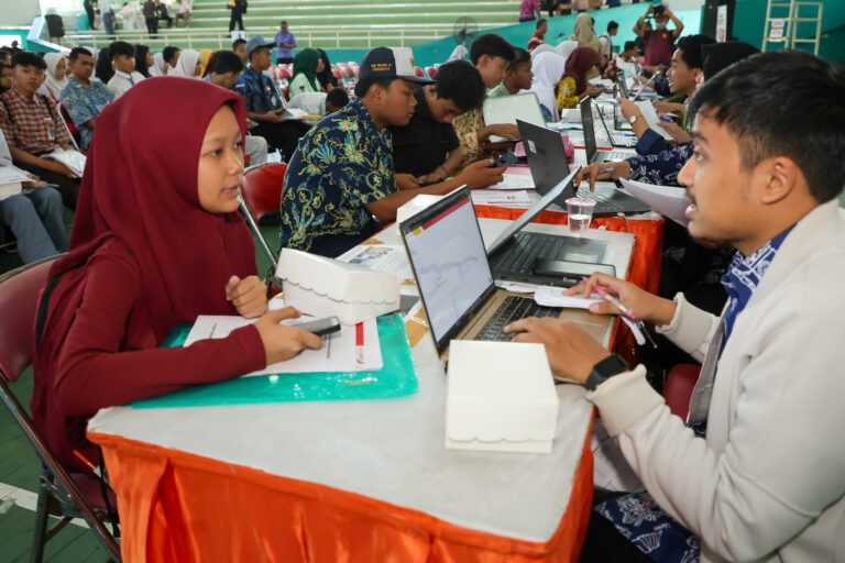 Tingkatkan IPM dan Intervensi Pengentasan Kemiskinan, Ini Skema Baru ‘Beasiswa Pemuda Warga Kota Surabaya’