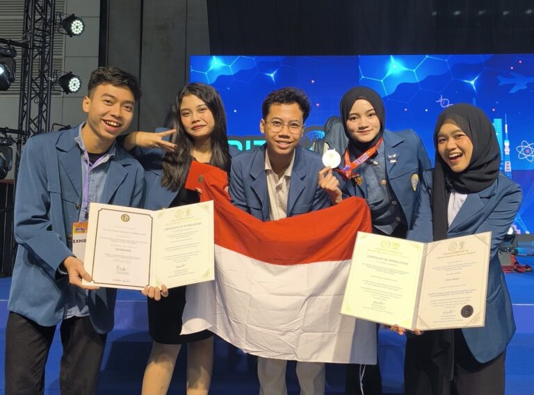 ETLIORÉ Tawarkan Solusi Iklim Tropis, Antar Mahasiswa UNAIR Raih Silver Medal di Thailand Inventors’ Day