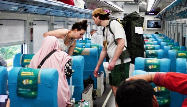 Kereta Api Jadi Pilihan Turis Asing Saat Libur Akhir Tahun, Lebih dari 3,5 Ribu Wisatawan Dukung Pariwisata