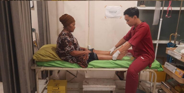 Terapi Infrared UPT PSTW Jember Bantu Redakan Nyeri Lansia