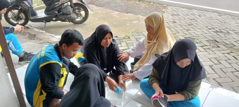 PM Disabilitas Netra Dilatih Laundry Sepatu, Siap Mandiri dan Berwirausaha