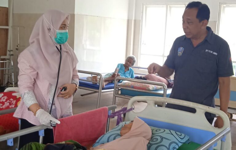 UPT PSTW Jember Laksanakan Visite Dokter Berkala untuk Memantau Kesehatan Lansia