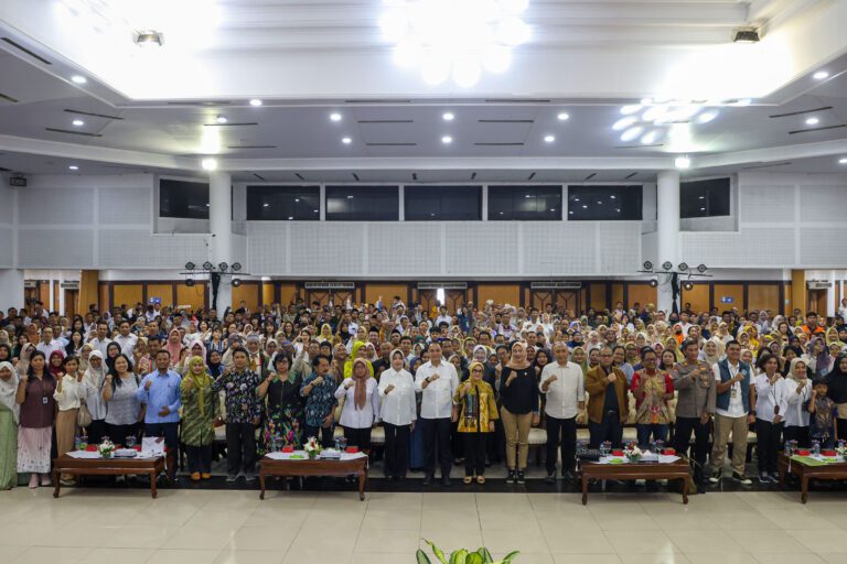 Pemkot Surabaya Perketat Penggunaan Gawai Anak, Wali Kota Eri Tekankan Peran Orang Tua Cegah Radikalisme dan Konten Negatif