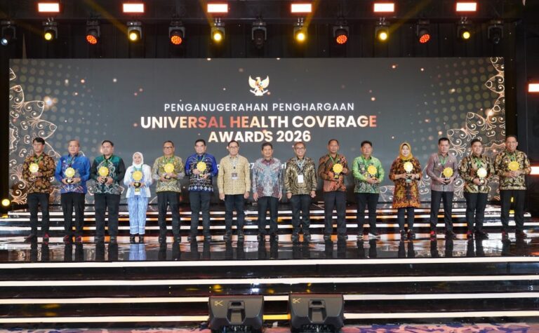 Dukung Program JKN, Pemkot Surabaya Terima Penghargaan UHC Awards 2026