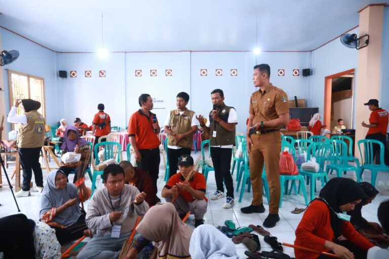 Tim E-Rantang Baskom UPT PSBR Blitar Dampingi ODGJ di Posyandu Keswa Sanankulon