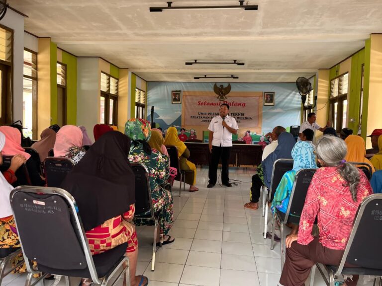 UPT PSTW Jombang Laksanakan Bimbingan Sosial Program Sejiwa Senja Bersama Dr. Santi dan Puskesmas Pare