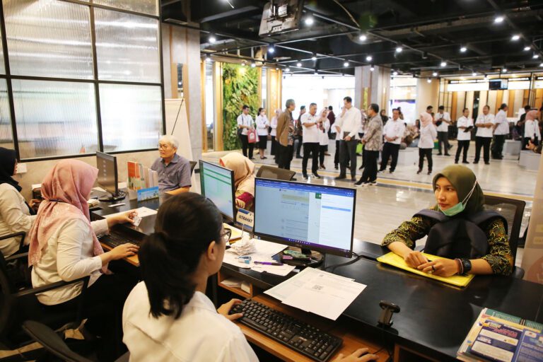 Beralih ke Digital, Pemohon Adminduk di MPP Siola Surabaya Kian Berkurang