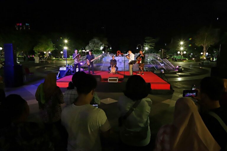 Tiap Akhir Pekan, Musik Akustik dan Festival UMKM Hadir di Balai Kota Surabaya