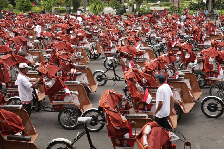 Becak Listrik, Bukti Kegagalan Negara Memeluk Lansia