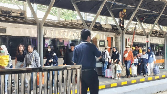 Arus Balik Libur Akhir Tahun Meningkat, Lebih dari 25 Ribu Penumpang Tiba di Wilayah KAI Daop 8