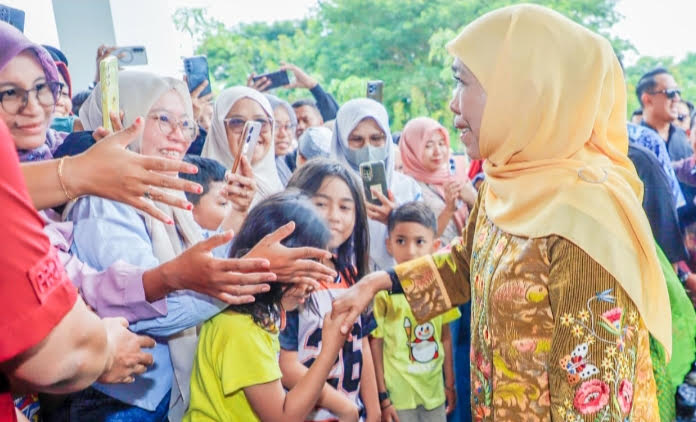 Gubernur Khofifah Bersama Keluarga Kunjungi Gresik Universal Science (GUS)