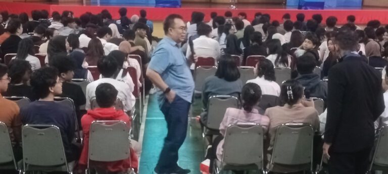 Universitas Dinamika Gelar Seminar Literasi Fintech Menuju Gen Z Melek Finansial