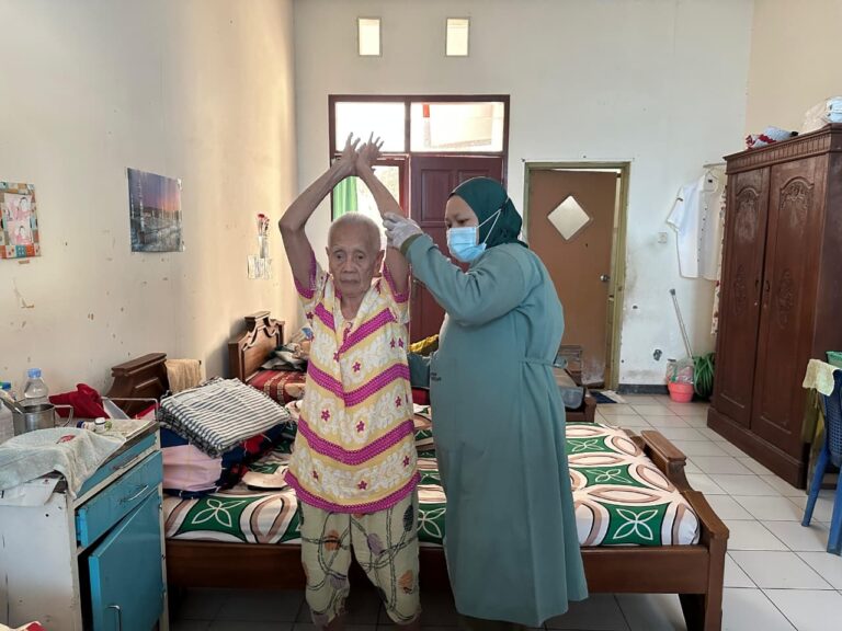 UPT PSTW Jombang Asrama Jombang Laksanakan Layanan Fisioterapi bagi Penerima Manfaat Lansia