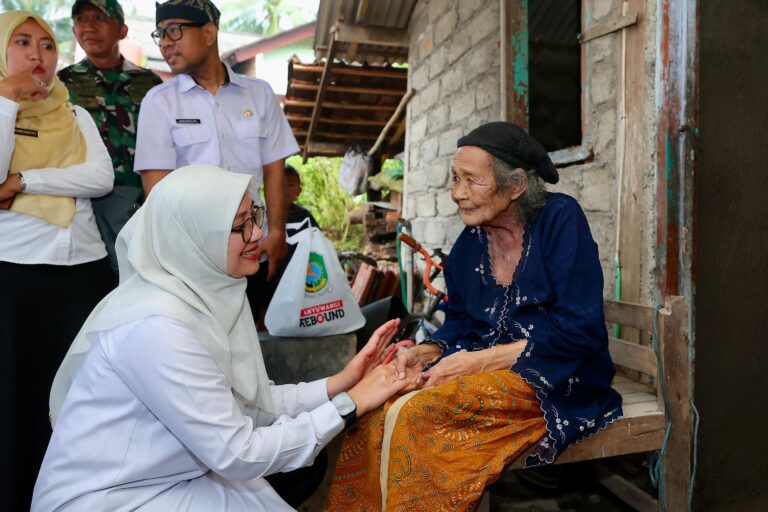 Bupati Ipuk Luncurkan Program “Lapor Camat” via Telepon dan WhatsApp, Perkuat Respons Pelayanan Publik