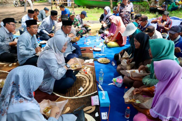 Nelayan Curhat Mulai Keselamatan hingga Wisata Bahari, Bupati Ipuk Berikan Solusi