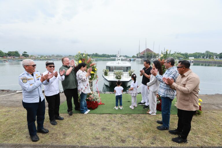 Industri Perkapalan Banyuwangi Kian Menguat, Kapal Survei Katamaran X38 Resmi Diserahkan