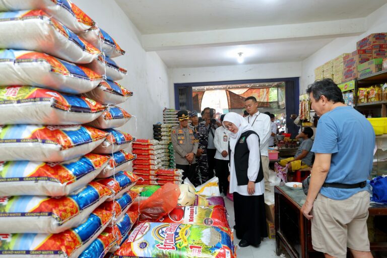 Bupati Ipuk Cek Ketersediaan Bahan Pokok dan BBM di Banyuwangi, Stok Aman hingga Lebaran